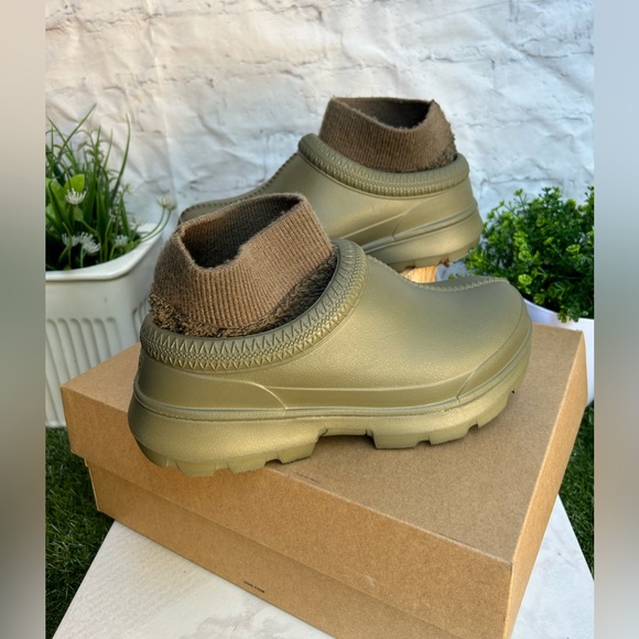 UGG
Women's Tasman X Slip-On
Flats BURNT OLIVE new with box size 5 - Picture 12 of 15